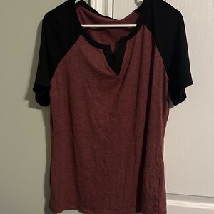 BloomChic Black and Burgundy Short Sleeve Tee